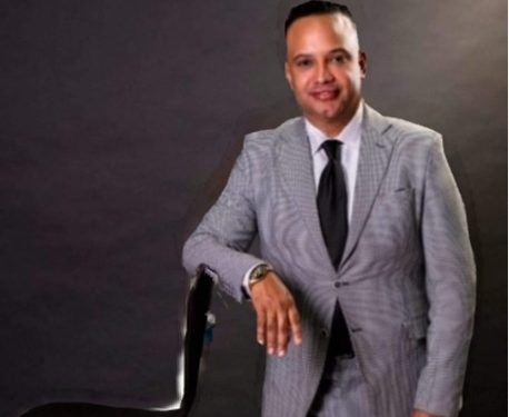 Empresario Johan Rosario vuelve a recibir otro premio internacional, en Brasil