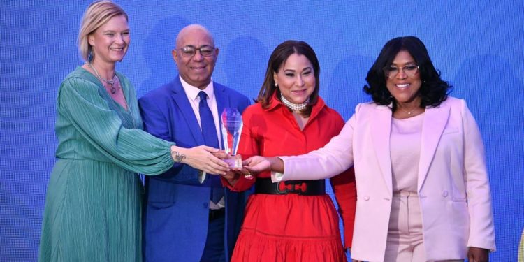 Vega Real: primera cooperativa en recibir Sello Igualando RD, Es reconocida en categoría Oro