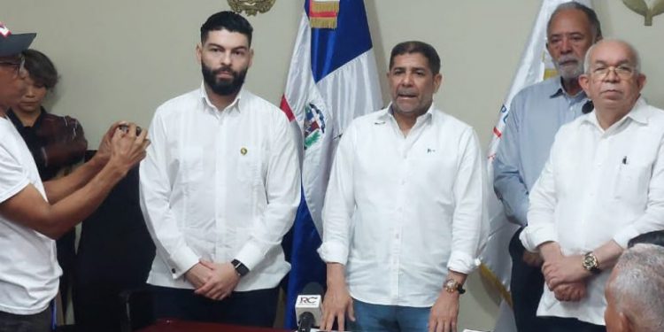 Agricultura entrega RD$70 millones al sector bananero afectado por cambio climático