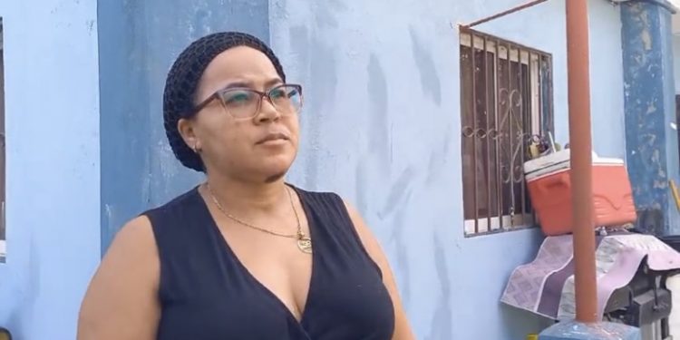 Familia se queja de policías por maltrato a hombre acusado de violar a su madre de 75 años