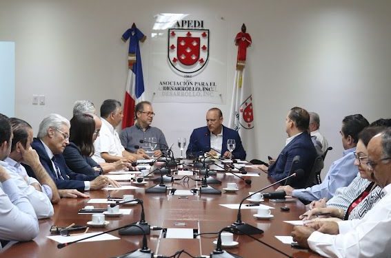 Ulises asegura en Apedi “estoy listo para concertar las soluciones de Santiago
