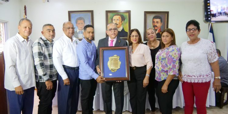 Ayuntamiento de Licey al Medio declara hijo meritorio a exministro de Saúl Plutarco Arias