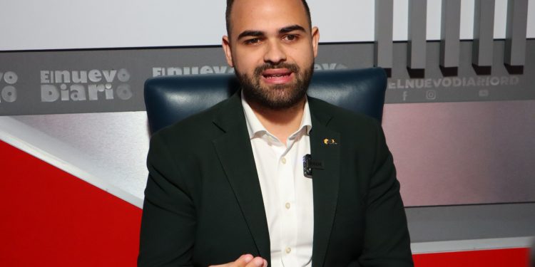 Finalista Premio Nacional de la Juventud exhorta jóvenes a prepararse