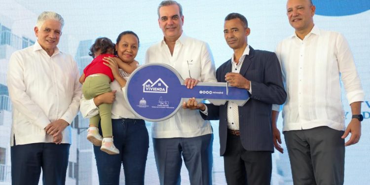 Presidente Abinader entrega más de 400 nuevos apartamentos del Plan Mi Vivienda en Santiago