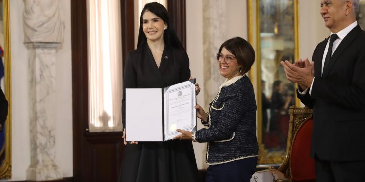 Vicepresidenta Raquel Peña juramenta los nuevos jueces del Tribunal Constitucional