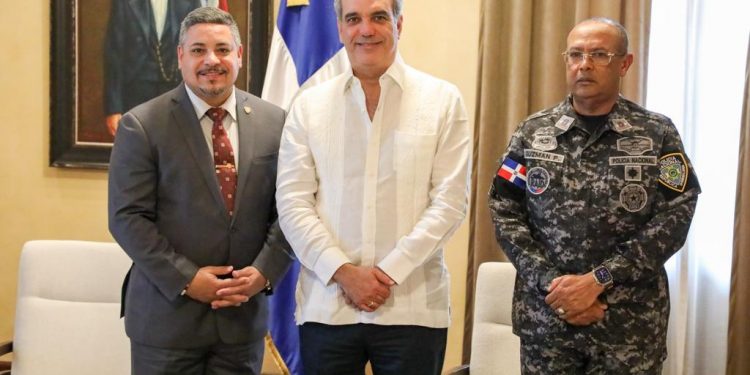 Presidente Abinader se reintegró desde este viernes a sus labores y recibe al comisionado de la Policía de la ciudad de Nueva York_