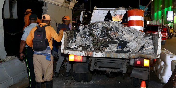 Escombros en el túnel de la 27 de Febrero fueron causados por un accidente de tránsito