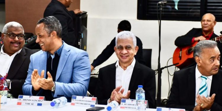 Presidente del Senado encabeza encuentro navideño y reconocimiento a miembros del Inprescondo