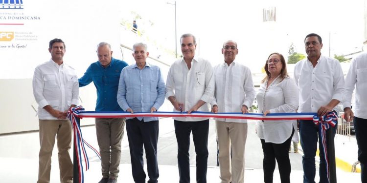 Presidente Abinader inaugura paso a desnivel de la avenida Las Carreras