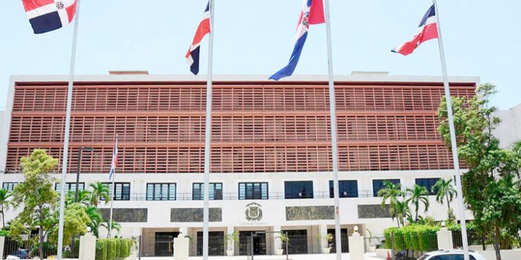 Más de 20 proyectos de ley relevantes quedarán para 2024