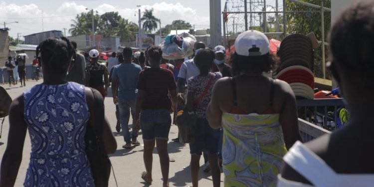 Haitianos entran, pero registro biométrico los detiene