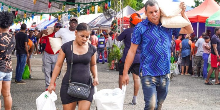 Inespre: más de 65 mil personas han sido beneficiadas en ferias “Navidad del Cambio”