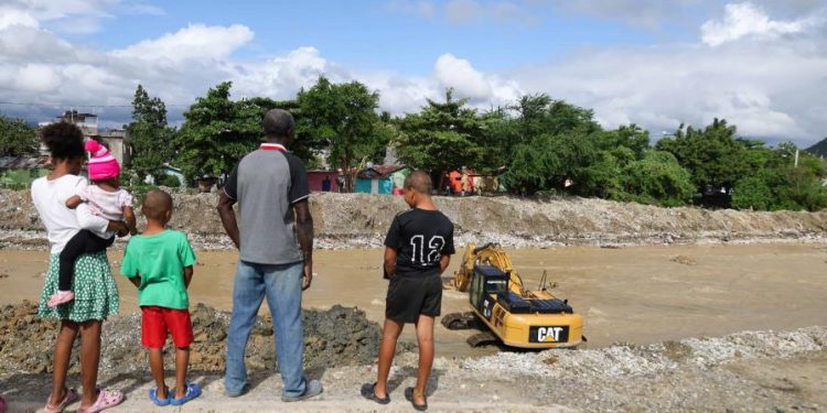 Tres familias se quedan en la calle luego que río arrastrara su vivienda en San Cristóbal