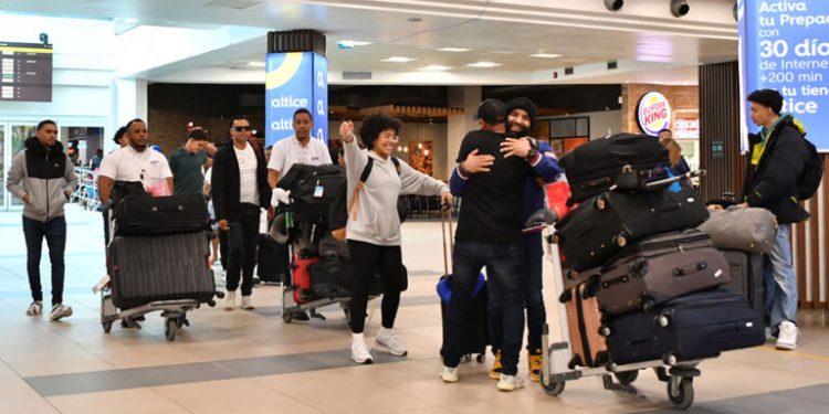 Diáspora vuelve al país a celebrar con la familia