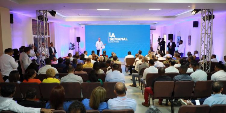 Presidente Abinader ve como "una provocación" la entrada de policías haitianos a RD