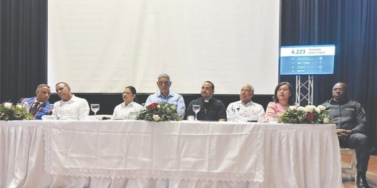 Interior y Policía gradúa 140 líderes comunitarios en la provincia Espaillat