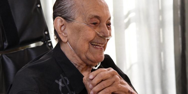 Franklin Domínguez aguarda por ayuda y por sus amigos, pensión no le alcanza para sus gastos de salud