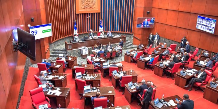 Senado suspende sesión en último día de legislatura