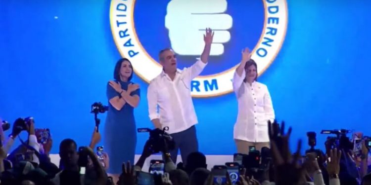 Luis Abinader dice que darán una “ejemplar derrota” a la oposición en elecciones municipales