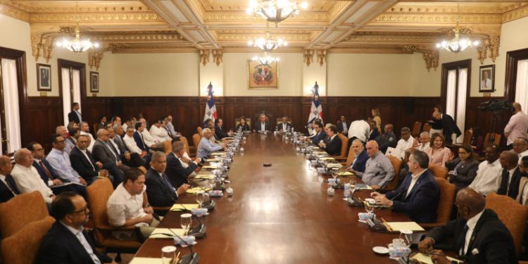 El gobierno promete reforzar inversión para el crecimiento económico