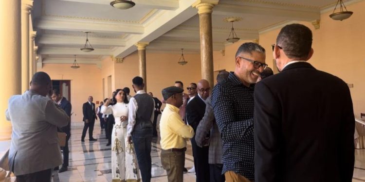 Abinader ofrece almuerzo a destacados artistas de merengue, bachata y urbanos en Palacio Nacional