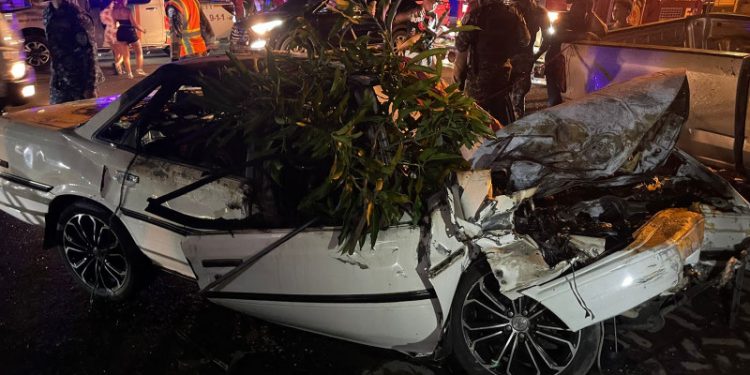 Mueren dos personas calcinadas en un accidente frente a una estación de bomberos en Santiago