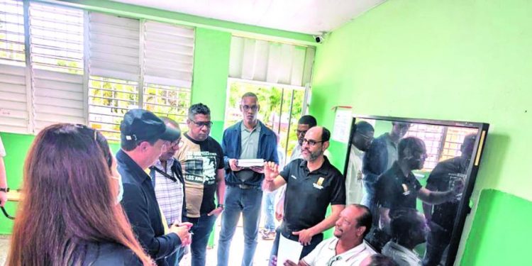 Fallas en prueba de equipos reviven fantasmas electorales