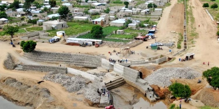 Haitianos reciben donación de 15 mil dólares para construcción de canal del río Masacre