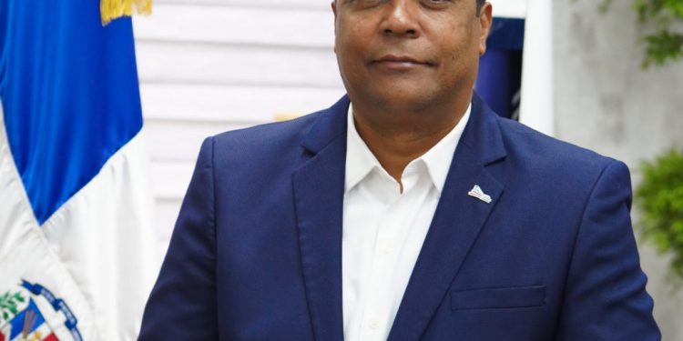 Víctor D’Aza encabezará Gran Marcha Caravana del PRM junto a Hipólito Mejía en Línea Noroeste