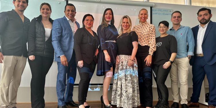 DR.Oscar Polanco Presenta en Brasil trabajo de investigación hecho en República Dominica asociados a infecciones en pacientes post quirúrgicos