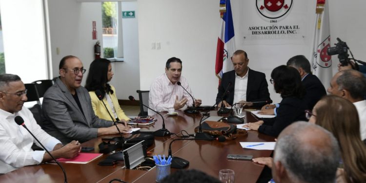 Empresarios afirman Ulises Rodríguez es el salvador del turismo en Santiago