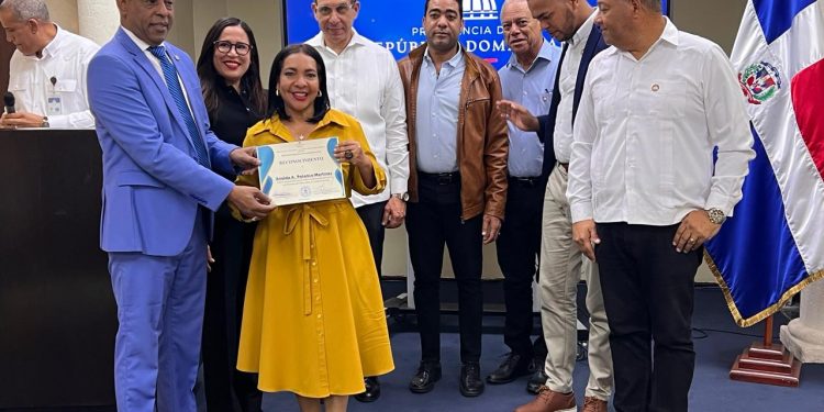 Dirección de Medios de la Presidencia realiza encuentro nacional; presenta conferencia sobre inversión de gobierno en obras