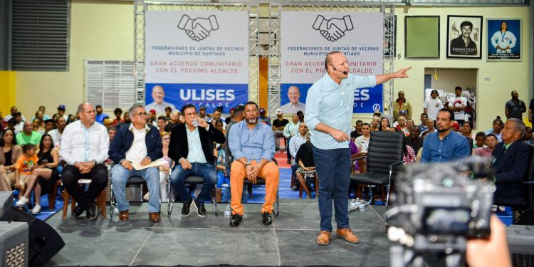 Ulises Rodríguez y más de 400 juntas de vecinos acuerdan trabajar por el desarrollo de Santiago