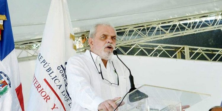 Presidente Abinader explica la salida de Pepe Vila de la reforma policial