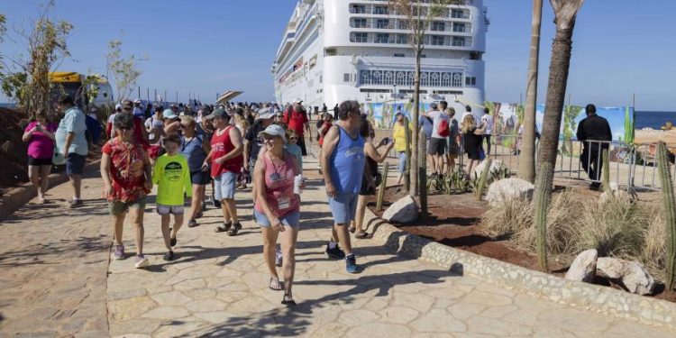 Al menos 940 cruceristas conocieron atractivos turísticos de Pedernales