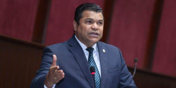 FP asegura que diputados que votaron a favor de ley de la DNI "no la leyeron"