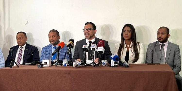 Yohan López se declara presidente del CARD; llama a unidad