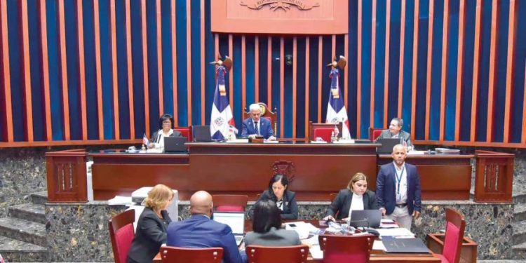 Los senadores dan luz verde a bonos, préstamo y nuevas leyes