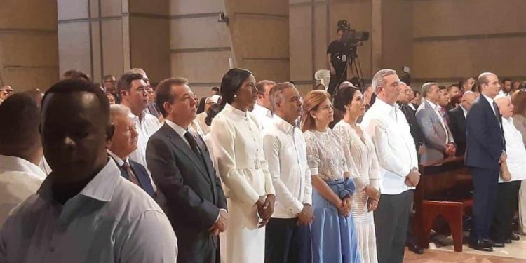 Presidente y primera dama participan en eucaristía por el Día de la Virgen de la Altagracia