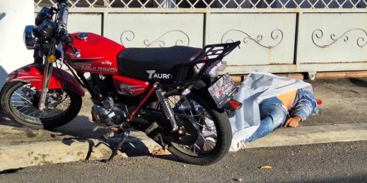 Mujer policía mata uno de dos delincuentes que intentaron atracarla en Bonao