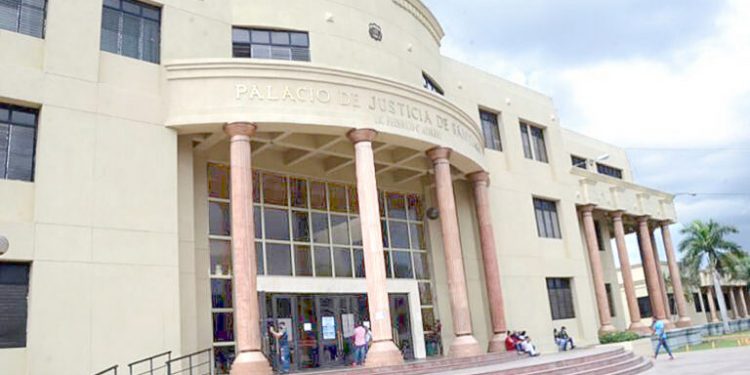 Haitianos amordazan y roban a familia en Santiago