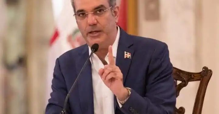 Abinader promulga decreto que regula publicidad oficial en contexto electoral