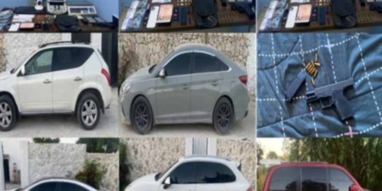 Ocupan vehículos, armas y dinero durante allanamiento en Bávaro