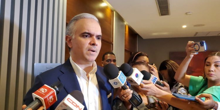 "Si se encuentran dominicanos en Haití lo mejor es que retornen", exhorta ministro de Trabajo