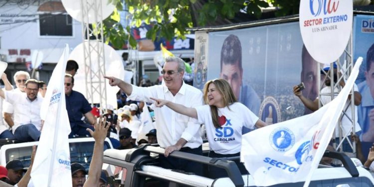 Abinader y Carolina se movilizan en la capital con miras a elecciones municipales