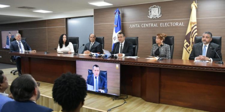 JCE rechaza solicitud para hacer encuestas a boca de urna el día de las elecciones