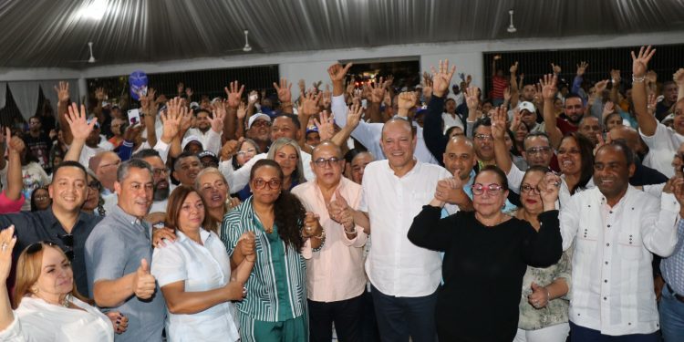 Grupo de los 100 proclama a Ulises Rodríguez como su candidato alcalde de Santiago