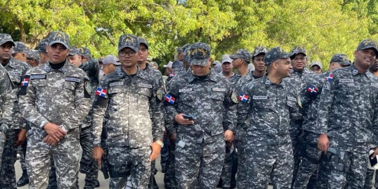 Más de 2 mil policías y militares serán diseminados para cuidar los recintos y colegios electorales de Santiago