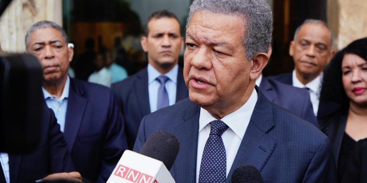 Leonel Fernández: diputados oficialistas llaman al expresidente “pedir perdón” a la sociedad tras discurso “infeliz”