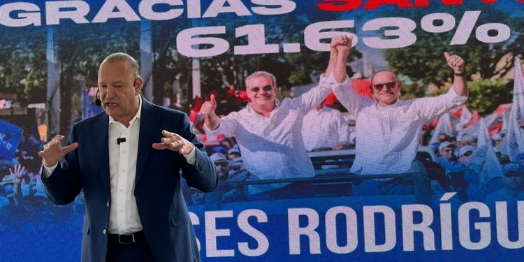 Ulises Rodríguez agradece elección como nuevo alcalde de Santiago.